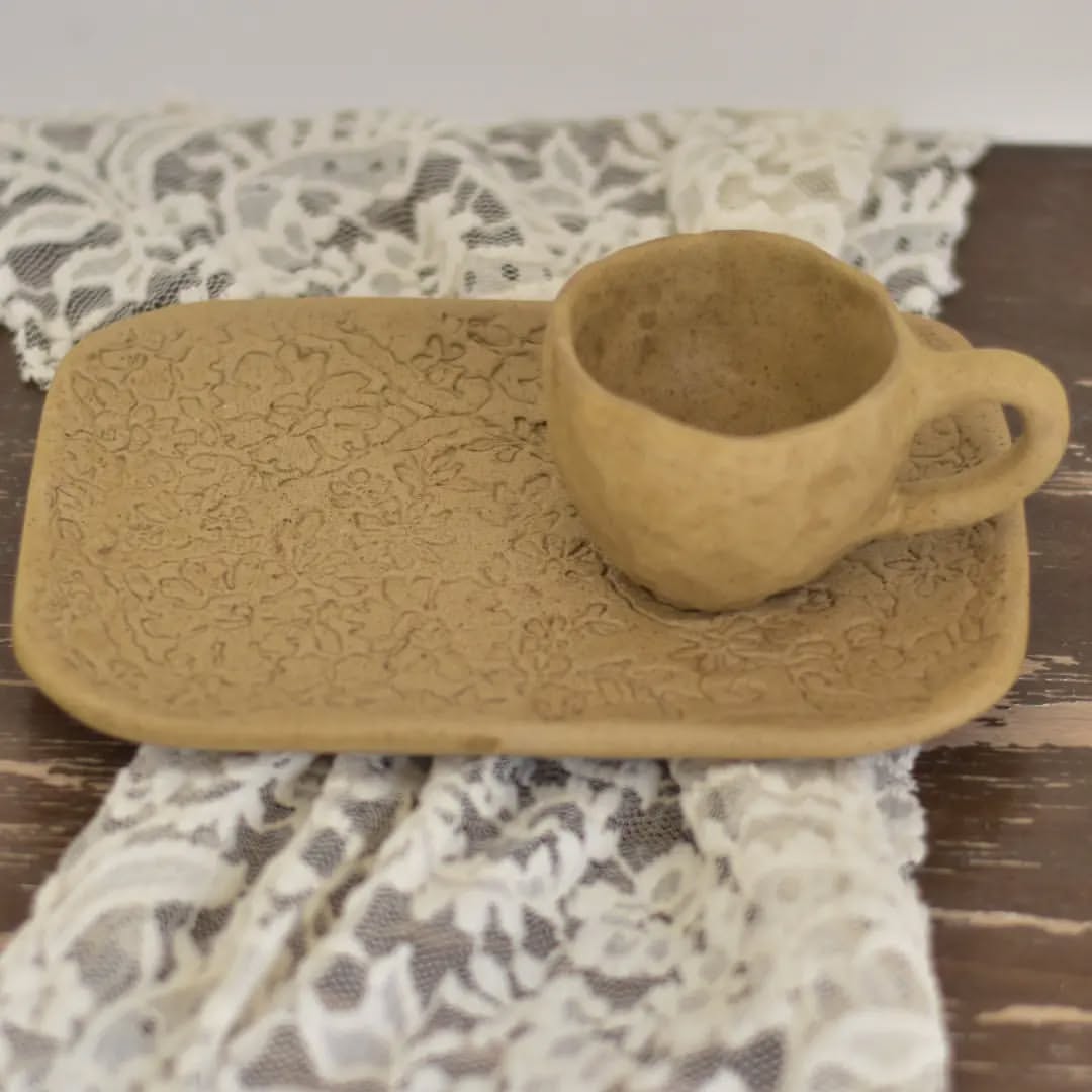 فنجان دفرمه به همراه زیرلیوانی